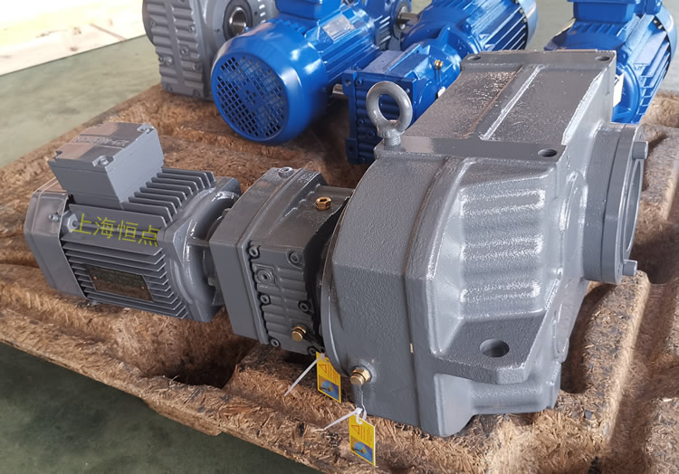  FAZ77R37雙級減速機，通孔+小法蘭輸出，實物圖如下