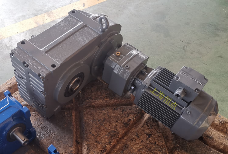  FAZ77R37雙級減速機，通孔+小法蘭輸出，實物圖